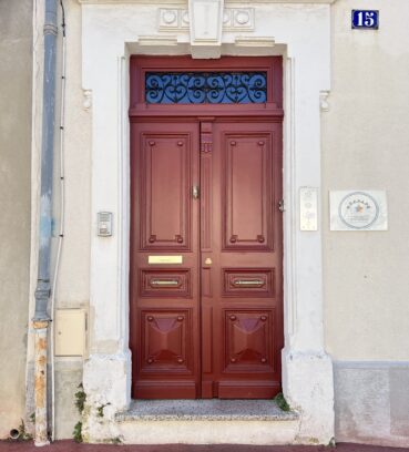 PORTE EN BOIS APRES RENOVATION