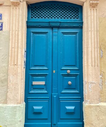 restaurationportemontpellier Porte restaurée realisée par la Menuiserie Traditionnelle Montpelliéraine